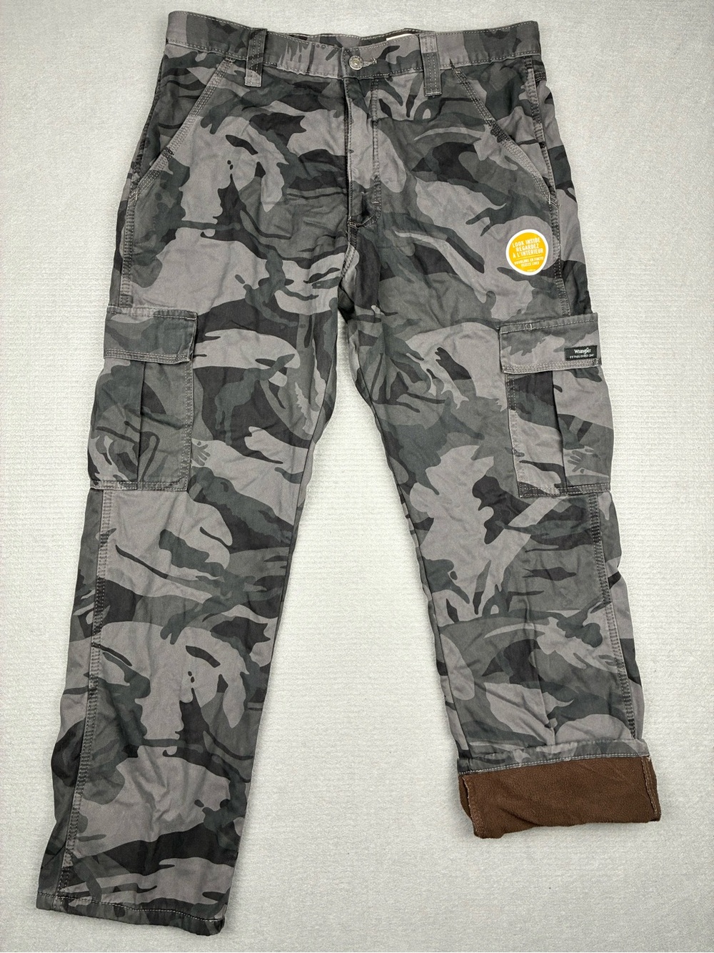 NWT Wrangler Fleece Lined Grey Black Camo Cargo Pants Mens 32x30